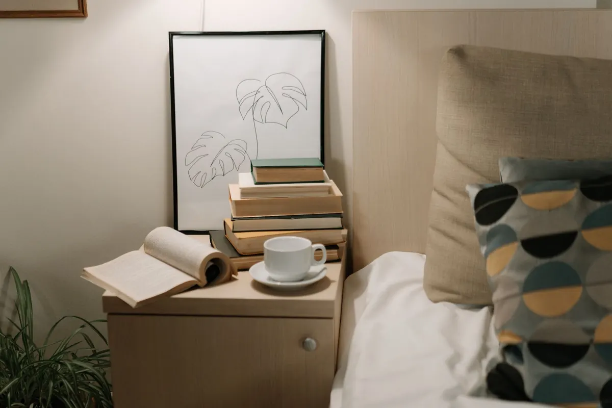 How to Build a Reading Habit Without Quitting Your Phone